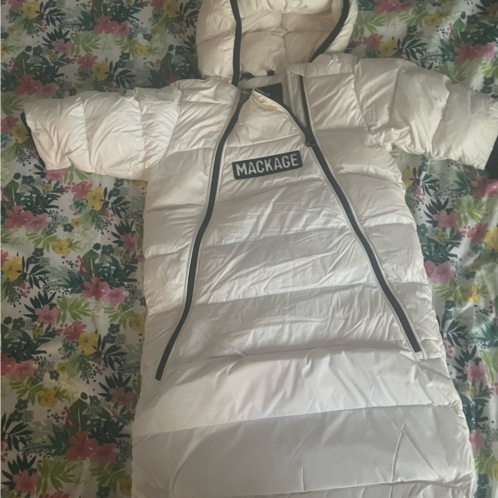 Baby mackagr coat